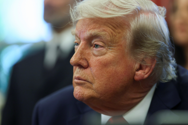 Aranceles del 25% a autos producidos en Canadá podrían subir: Donald Trump