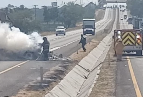Quema de vehículos bloquea cuatro puntos carreteros de Guanajuato