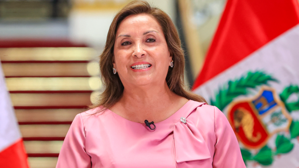 Congreso de Perú no permite a la presidenta Dina Boluarte ir al funeral del papa