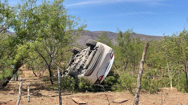 Otra volcadura en carretera a Juárez; afortunadamente sin lesionados