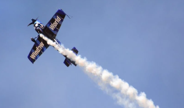 Se accidenta avión experimental en base militar de Virginia; se desconoce si hay víctimas mortales