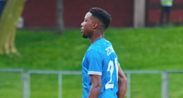 Muere futbolista de 22 años tras desplomarse en el calentamiento previo a su partido de Primera División de Sudáfrica