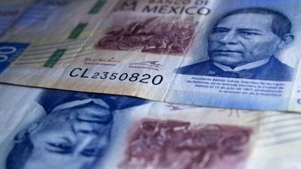 Cotización del peso aprovecha debilitamiento del dólar