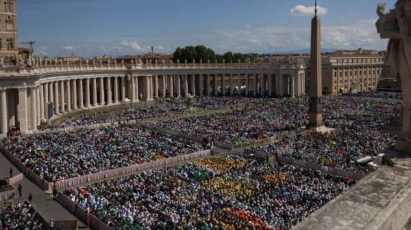 Se reúnen más de 200 mil personas en la segunda misa de luto por el papa Francisco