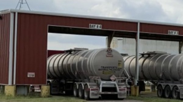 Detienen a pareja de estadounidenses por el tráfico de petróleo desde México