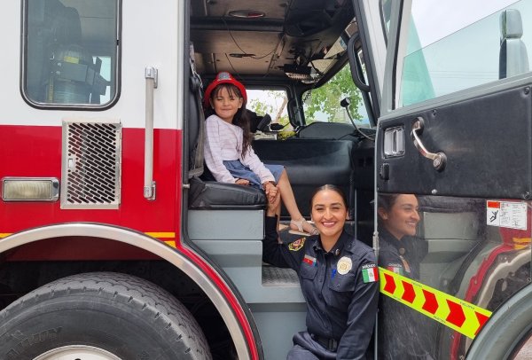 Hijos de policías y bomberos reconocen labor de sus papás, mencionan sentirse orgullosos