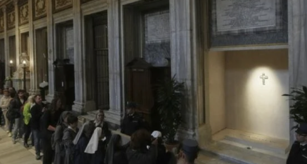 Así es la tumba del papa Francisco; un sepulcro sencillo para el hombre que también lo fue
