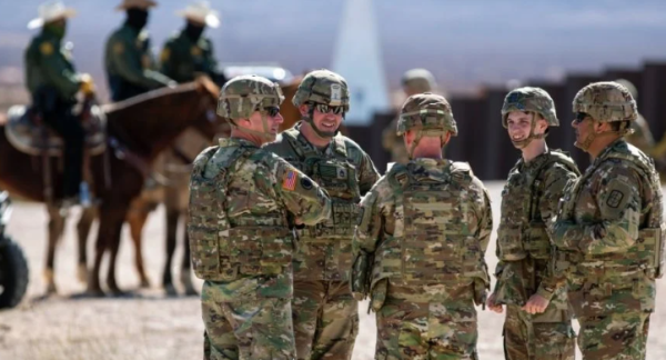 Migrantes detenidos en Nuevo México enfrentan nuevos cargos por ingresar a zona militar