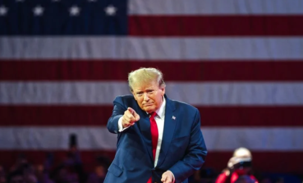 Primeros 100 días de Trump: su ofensiva migratoria amenaza con crear una crisis constitucional