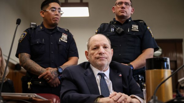 Denunciante de Harvey Weinstein reitera acusación de violación en nuevo juicio en Nueva York