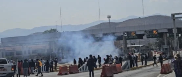 Normalistas de Ayotzinapa protestan por el homicidio del activista Marco Antonio Suástegui