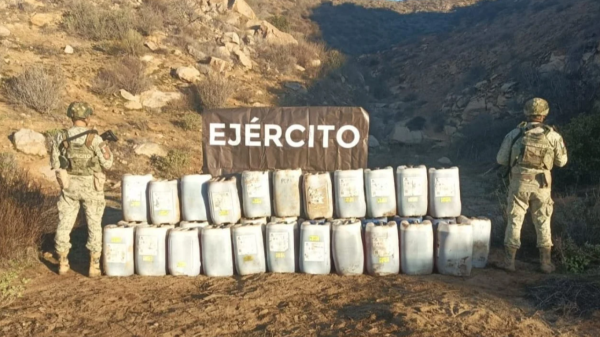 Encuentran bajo tierra 2 mil litros de precursores químicos en Ensenada, Baja California