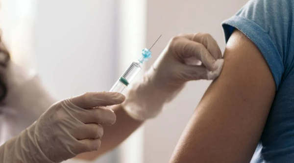 FDA propone nuevas medidas para aprobar las vacunas tras ligarlas a casos de muertes de menores