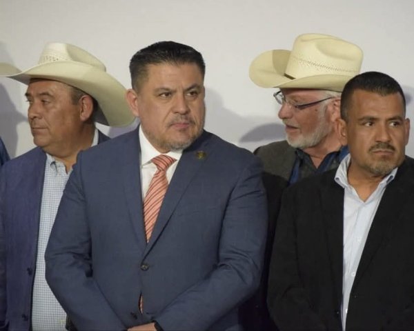 Alex Domínguez pide frenar “aprobación al vapor” de la Ley General Aguas y propone 32 foros estatales