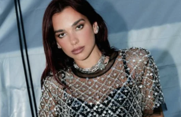 Dua Lipa canta “Bésame mucho” en su primera fecha en México del Radical Optimism Tour (Video)