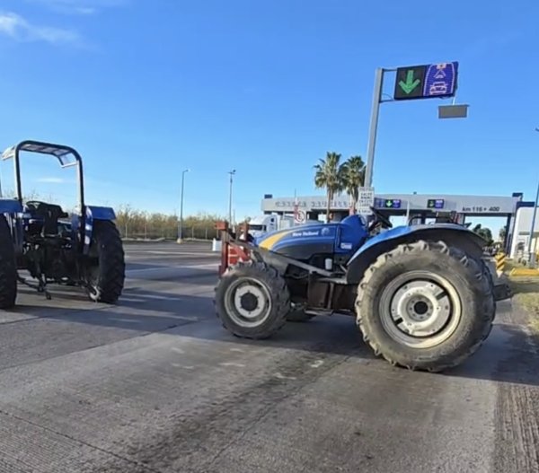 Agricultores toman la caseta de Saucillo; mantienen un carril por sentido con cobro, pero podría liberarse