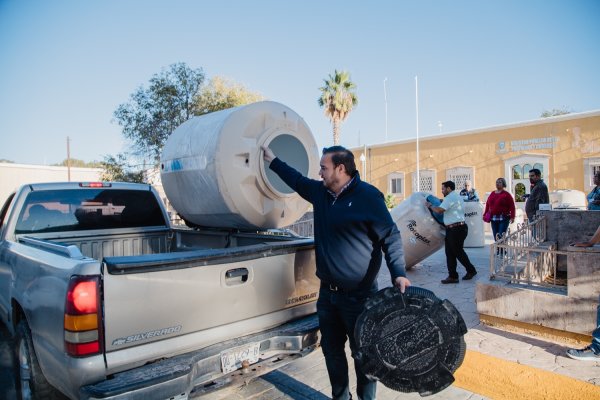 Entrega de tinacos subsidiados supera la meta anual en Camargo: Jorge Aldana
