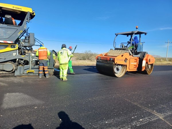 Por concluir, trabajos de conservación realizados con tren de repavimentación en carretera El Sueco-Janos: SICT