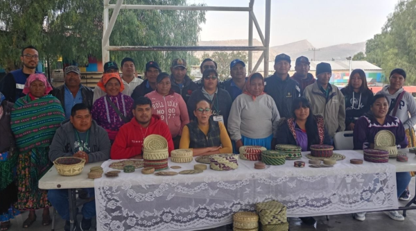 Mujeres tarahumaras migran más que los hombres; escasez de agua provoca cambio en roles familiares