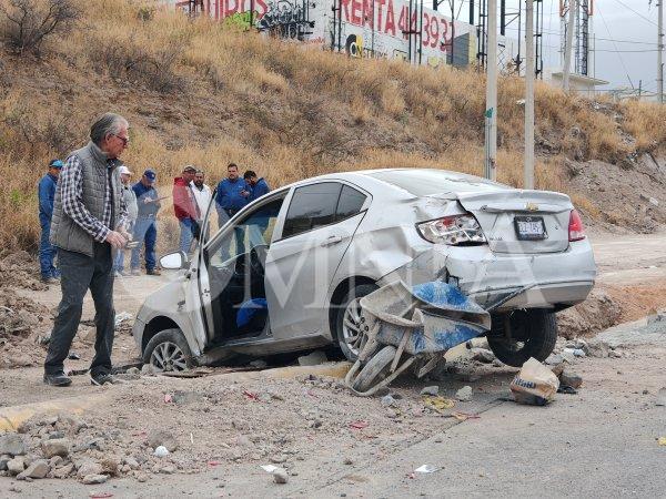 Adulto mayor casi arrolla a trabajadores de la JMAS en el Juventud