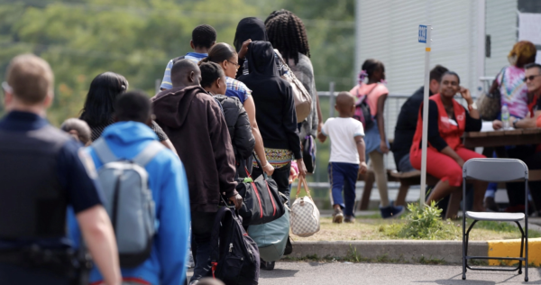 EU reduce duración de permisos de trabajo para refugiados y solicitantes de asilo