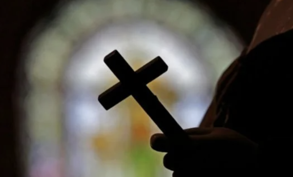 España aprueba extraditar a México a sacerdote acusado de abuso sexual en casa hogar de Jalisco