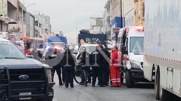 Incendio arrasa local de venta de pollos en el Centro; un hombre resulta lesionado