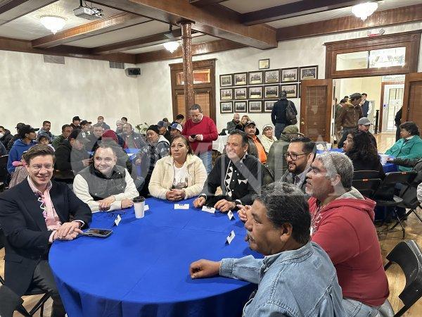 Entrega  Bonilla cenas navideñas y chamarras a boleros de la Capital