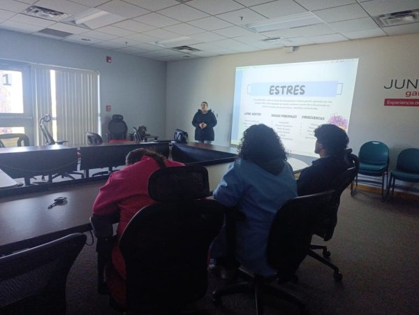 Imparte Gobierno Municipal pláticas de salud mental en la empresa LEAR de Meoqui