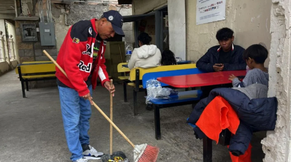 La falta de empleo y oportunidades en el norte de México obliga a migrantes a los regresar los albergues