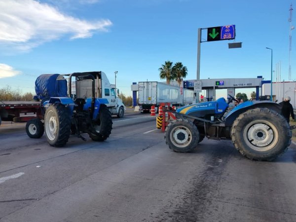 Caseta de Saucillo sigue tomada por agricultores