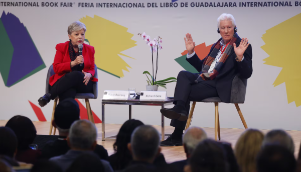 Alicia Barcena es abucheada en la FIL de GDL al referirse a Claudia Sheinbaum