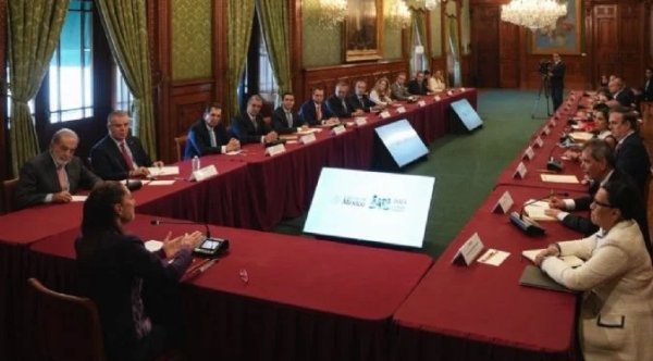 Consejo de inversiones: Sheinbaum llama a la élite empresarial para reactivar una economía estancada