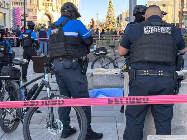 Muere hombre al desvanecerse en pleno Centro de la ciudad