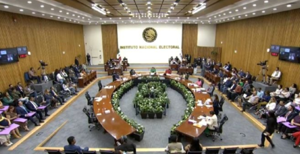 El INE batea queja del PAN contra el mitin de Sheinbaum en el Zócalo