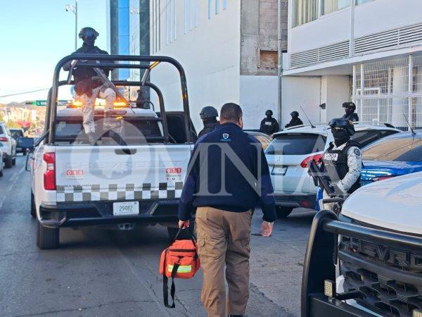 Llega paramédico a la FGR, donde custodian a Duarte