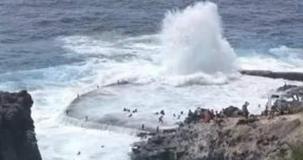 Una ola mata a cuatro personas y deja a una desaparecida en Tenerife, España (Videos)