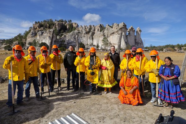 Entrega Estado 5 toneladas de maíz y frijol en Guachochi