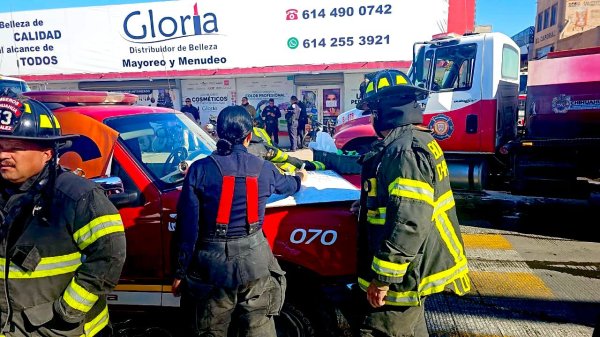 Sofocaron bomberos incendio en local comercial del Centro; no se registraron lesionados