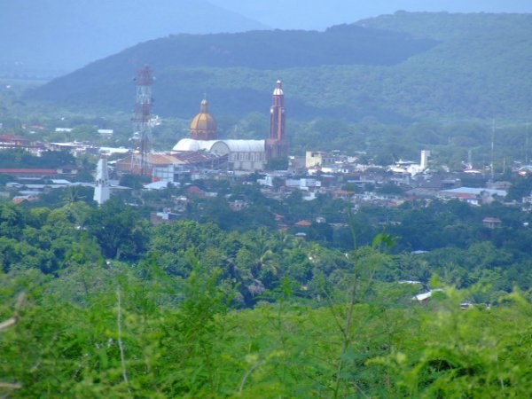 Hombres armados emboscan a policías en Santiago Acahuato, Michoacán; hay dos elementos heridos