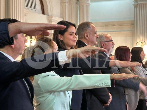 Toma Bonilla protesta a los Consejeros del Consejo Anticorrupción