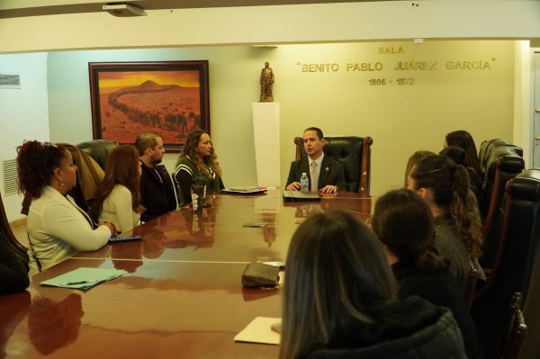 José Luis Villalobos se reúne con madres de familia para avanzar en agenda neurodivergente