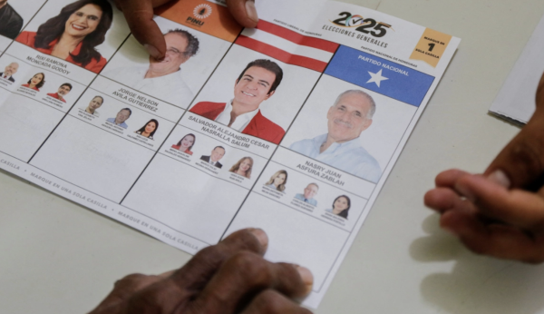 Crisis electoral en Honduras: El conteo se congela entre acusaciones de fraude