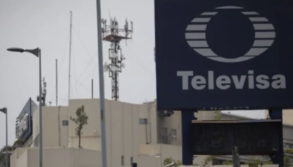 Televisa de Azcárraga continúa cayendo; Fitch la saca del grado de inversión