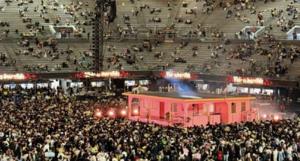 Entre la polémica de “La casita” y el comercio ambulante, la primera de ocho fechas de Bad Bunny