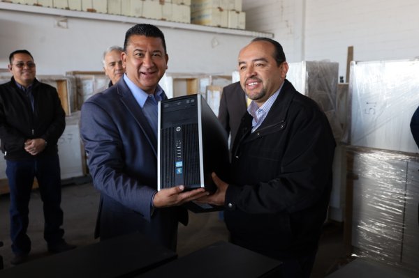 Dona Coesvi 50 equipos de cómputo para fortalecer la educación de niñas, niños y adolescentes