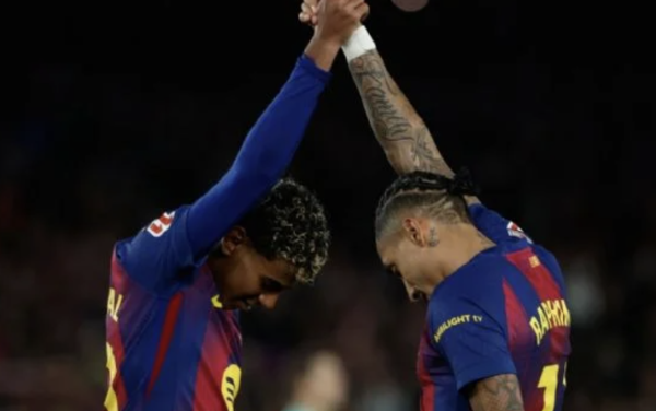 Raphinha marca doblete en la victoria del Barcelona 2-0 ante el Osasuna