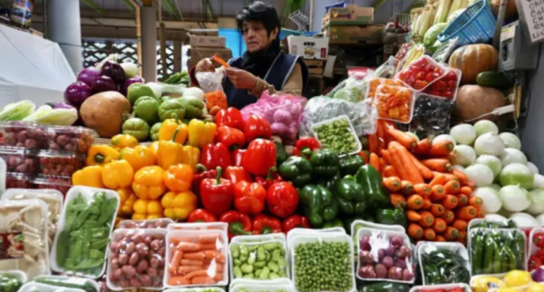 Costo de la canasta básica aumentó en noviembre; se necesitaron 2,462 pesos para una canasta alimentaria