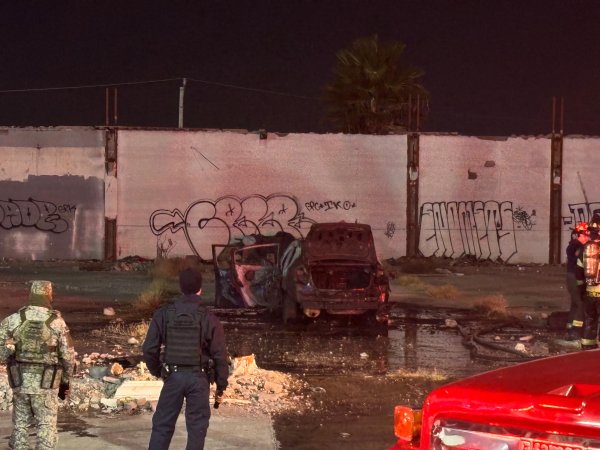 Vehículo se incendia tras accidente vial en el Periférico norte