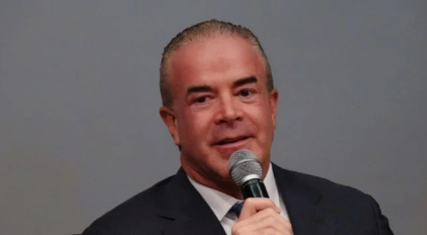 Miss Universo sale de México en medio de investigación por huachicol contra Raúl Rocha